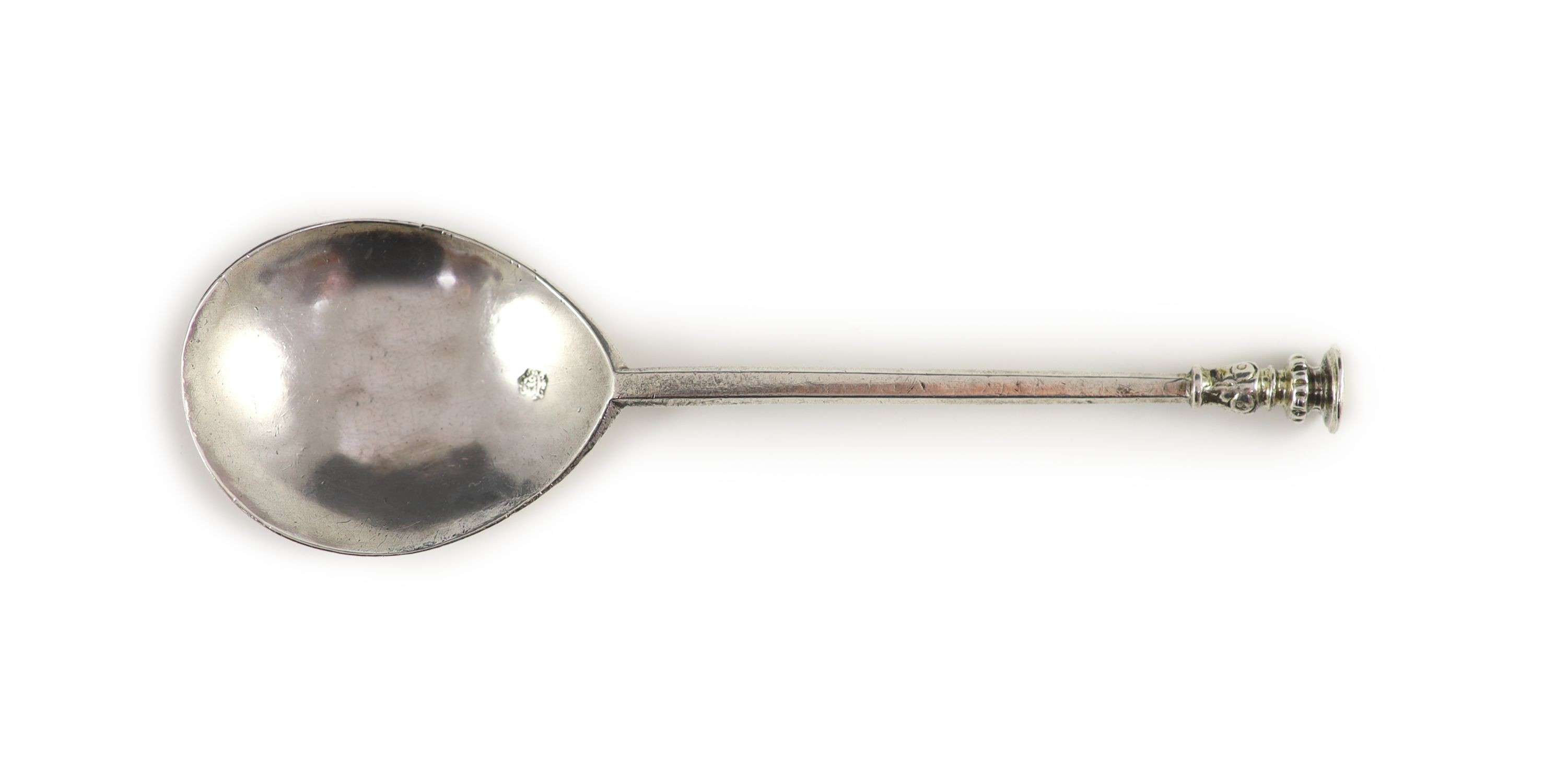 A James I silver seal top spoon, London 1613 by William Limpanny, 17cm long, 1.6oz.